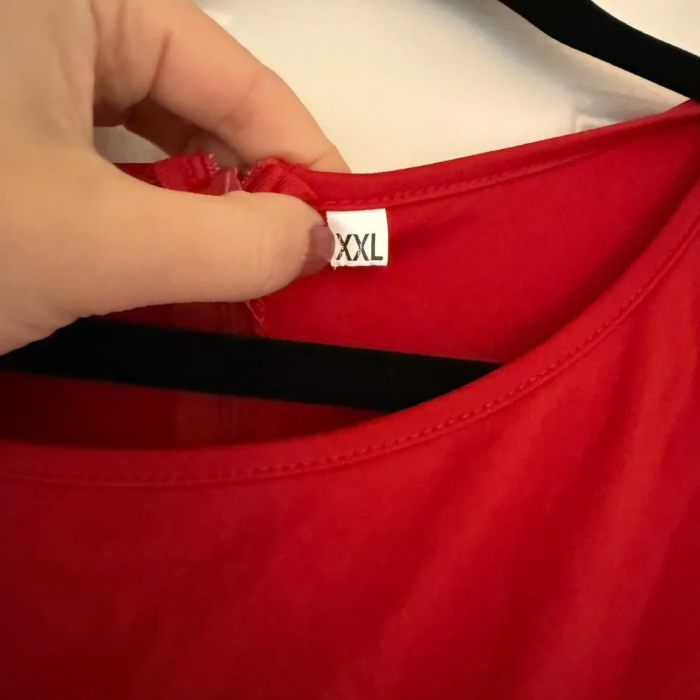 RED SIDE RUCHED DRESS - Picture 2 of 3